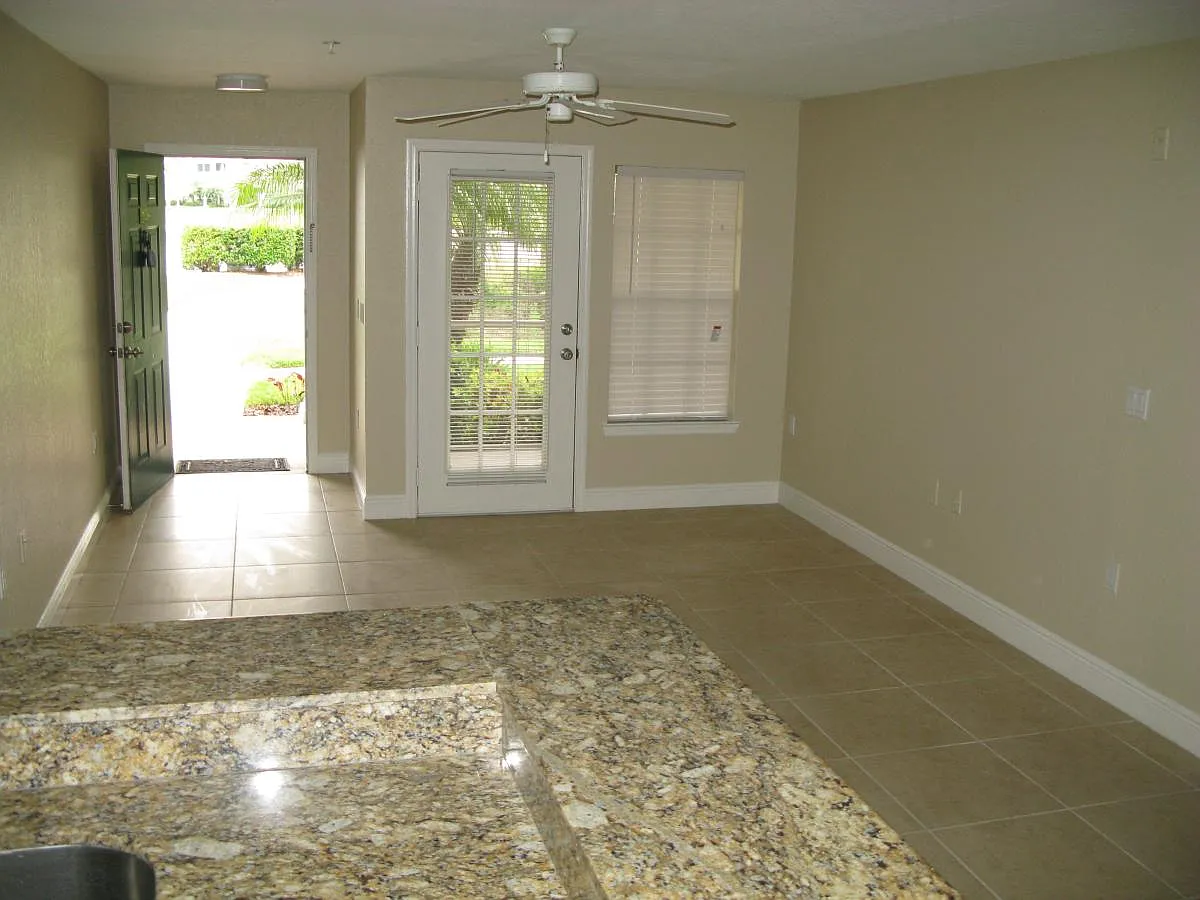 1 bed, 880 sqft, $1,475 — Photo 2