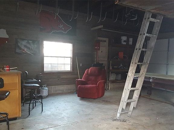 3rd image of 926 N Garland Ave