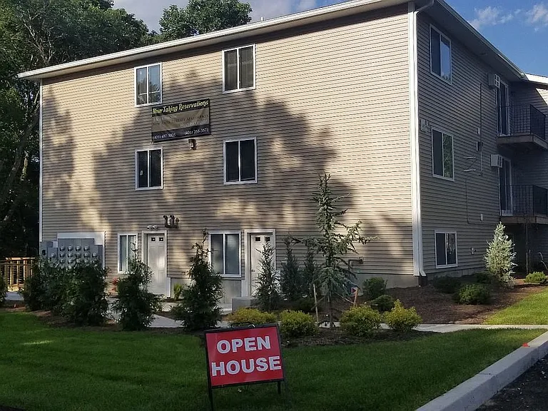 304 New River Rd #8 — Photo 2