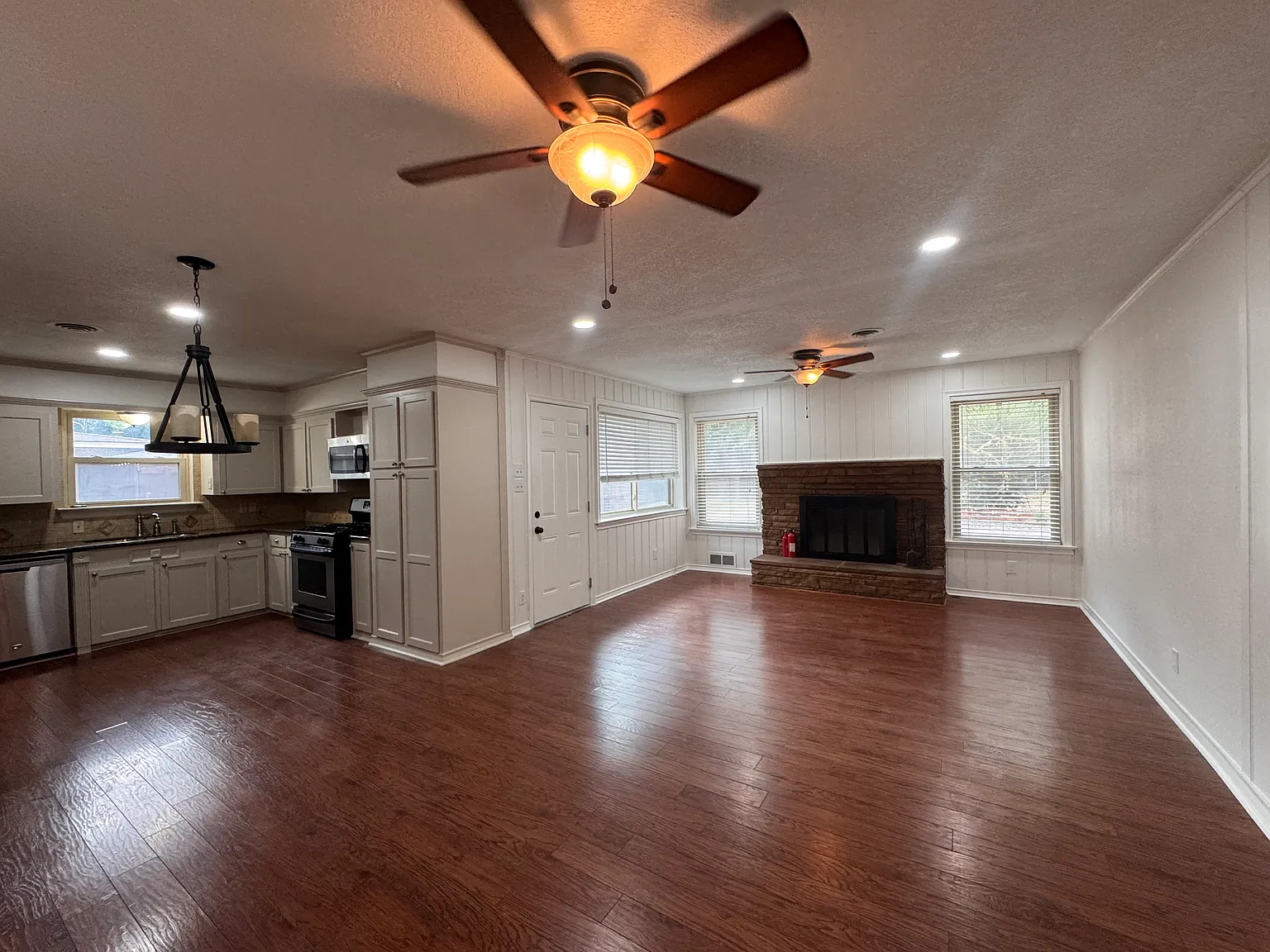 3 bed, 1841 sqft, $4,000 — Photo 4