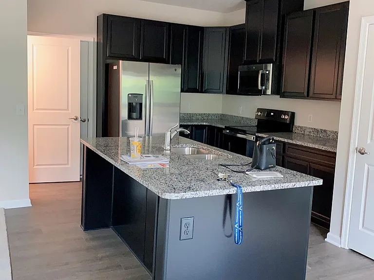60 Pine Ave — Photo 5