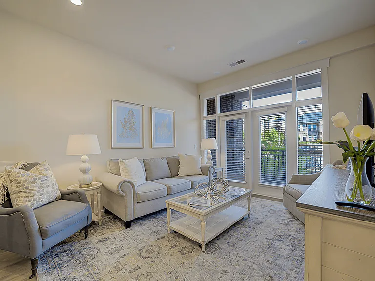Holly Crest Apartments — Photo 25