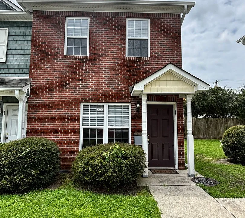 60 Rainbow Dr #11