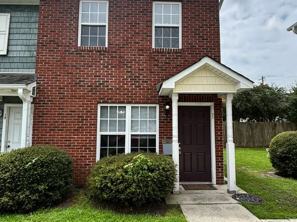 60 Rainbow Dr APT 11, Jacksonville, NC 28546