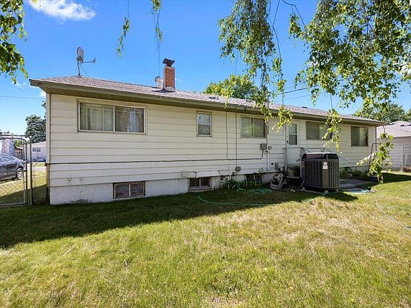 2nd image of 1925 Everest Ave