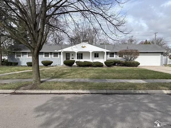 909 Hollywood Dr, Monroe, MI 48162