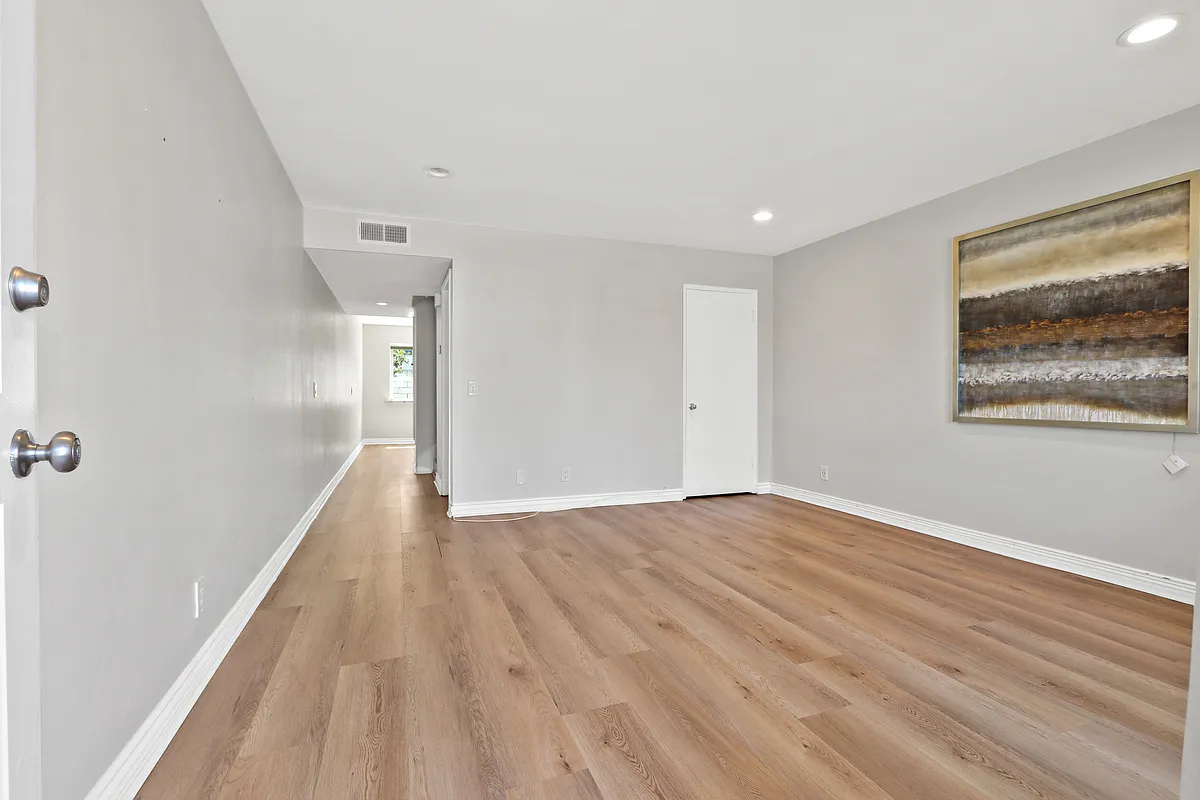 Building Photo - 4735 Cielo Dr #146