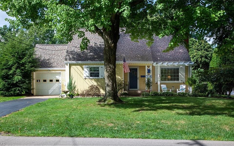 1st image of 716 Kieffer St