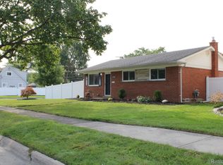 23546 Deziel St, Saint Clair Shores, MI 48082