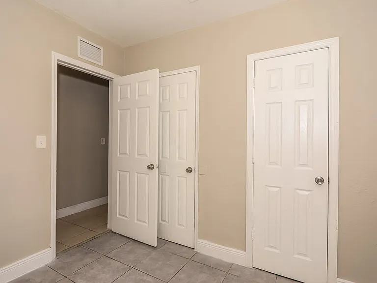 15420 NW 27th Pl — Photo 20