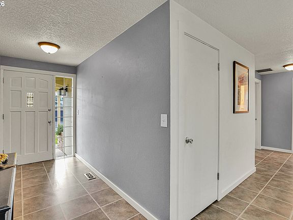 5th image of 107 Glenwood Ct