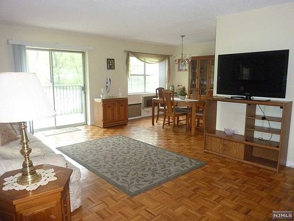 3rd image of 550 Fairview Ave #114-5114