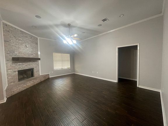 3rd image of 215 Deerwood Ln