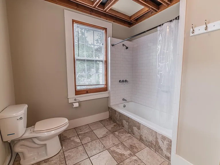 1220 E Duffy St — Photo 12
