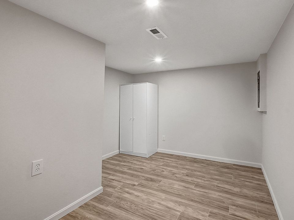 Mid size bedroom 2