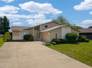 9937 Pebble Beach Cv, Aurora, OH 44202