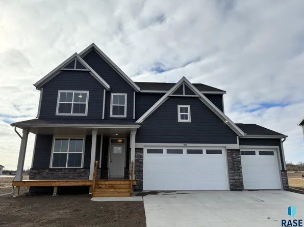 909 S Country Club Ave, Brandon, SD 57005