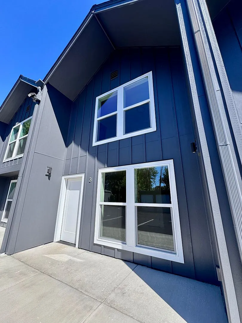 First Months Rent Free! New Construction, Beautiful, Townhomes! 2 & 3 Bedrm Units Available — Photo 2