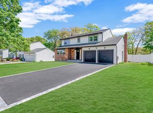 18 Quincy Ln, Smithtown, NY 11787
