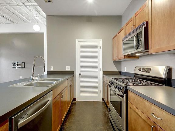 4th image of 2401 E 6th St Ste 3041