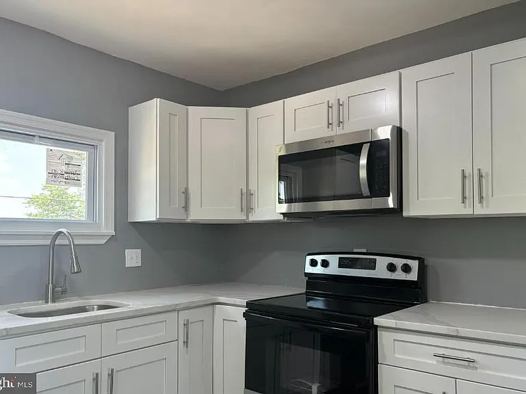 32 Edgewater Ave #B — Photo 5