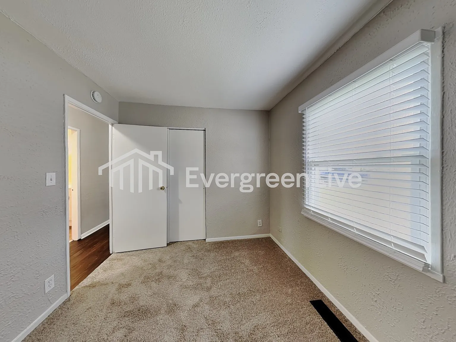 4 bed, 1.0 bath, 1094 sqft, $1,495 — Photo 3