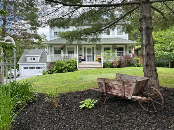 38 Trevor Ave, Halifax, NS B2T 1H7