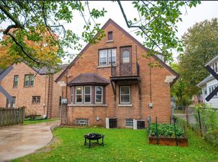 2646 N 72nd St, Wauwatosa, WI 53213