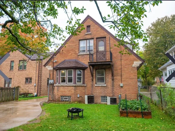 2646 N 72nd St, Wauwatosa, WI 53213