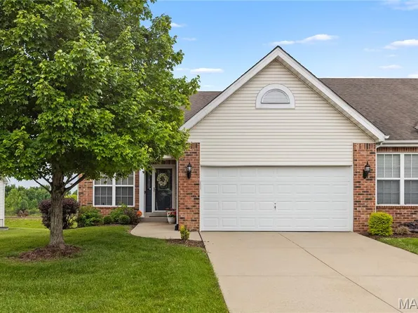 646 Ember Crest Dr, Fairview Heights, IL 62208