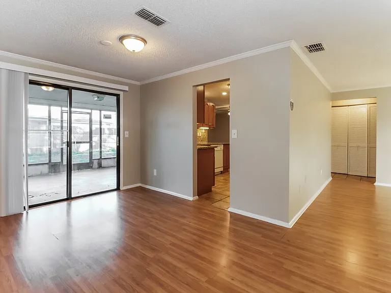 7801 Glencoe Dr — Photo 6