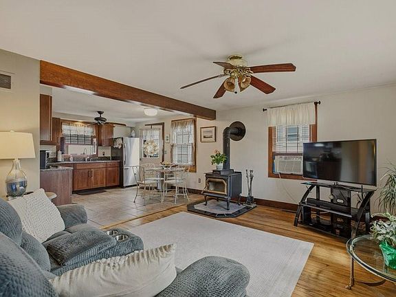 3rd image of 165 Mill Ln