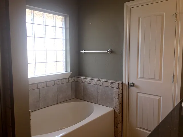 2809 NE 129th St — Photo 11