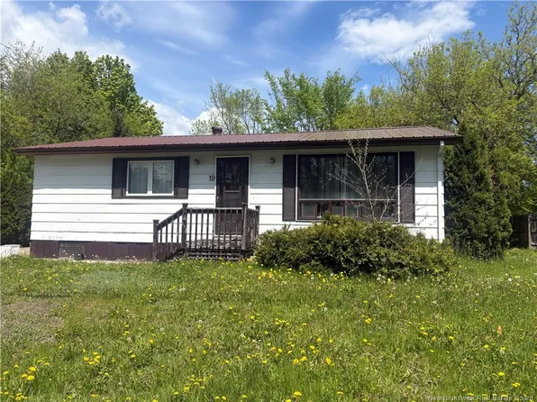 19 John St, Miramichi, NB E1N 2X2