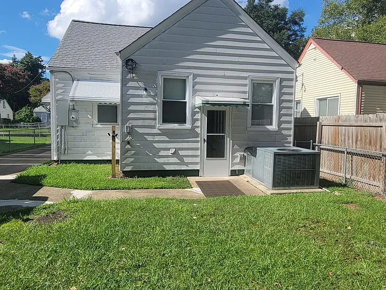 219 Beechwood Ave — Photo 3