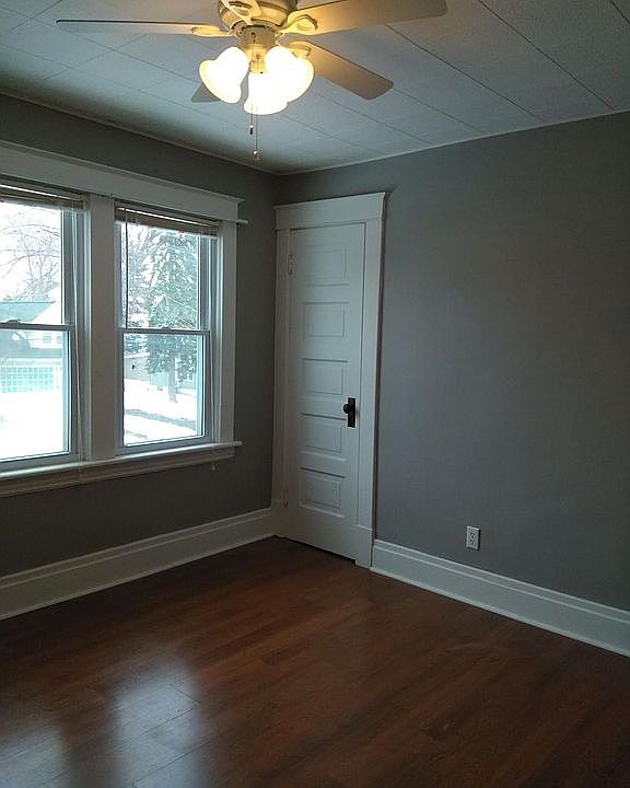 Bedroom #1 has 2 closets