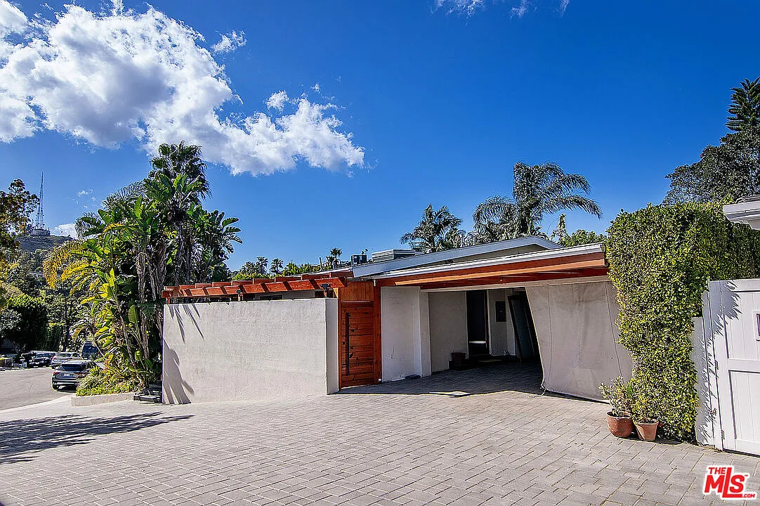 5 bed, 5.0 bath, 3138 sqft, $14,500 — Photo 3