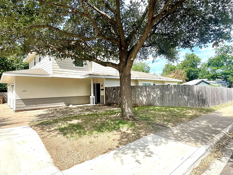 1207 W North Loop Blvd #A — Photo 2
