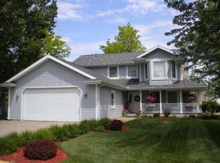 1353 Pickwick Ct, Nappanee, IN 46550