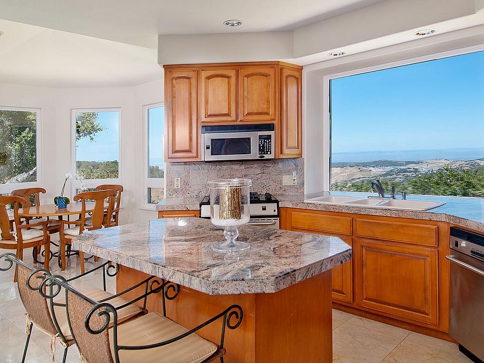 Kitchen + Breakfast Nook