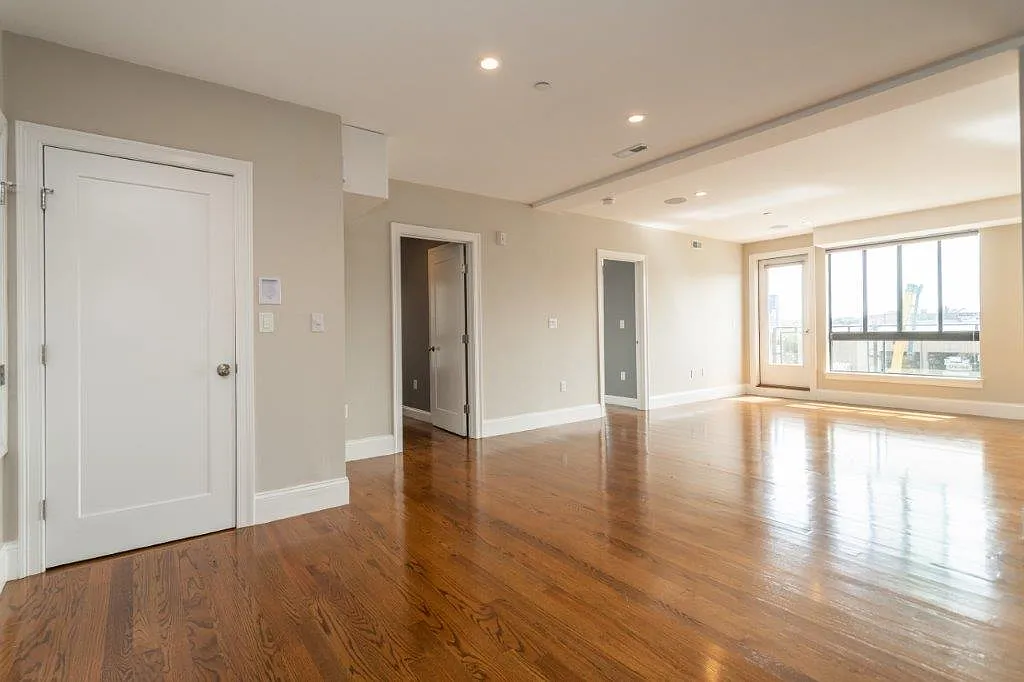 2 bed, 1065 sqft, $4,400 — Photo 3