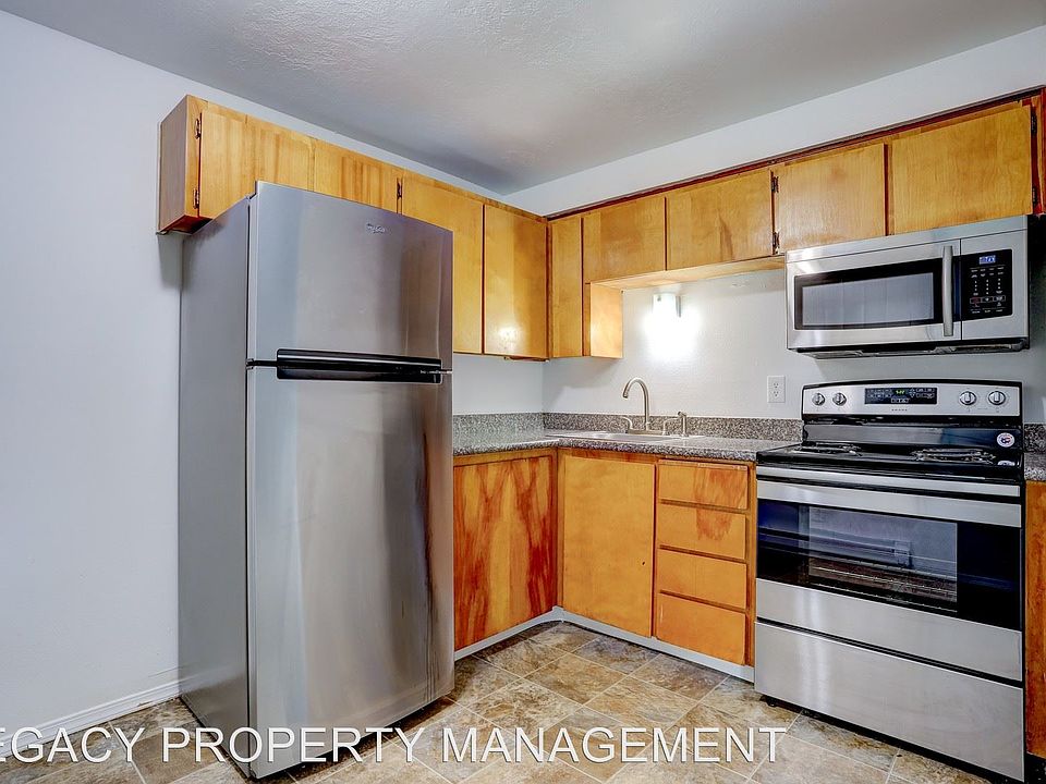 2nd image of 15847 SE Stark St APT 21