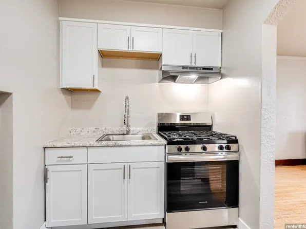 929 Division St, Green Bay, WI