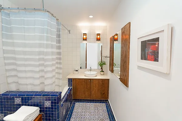 Sold by Dwell Residential Inc | media 16