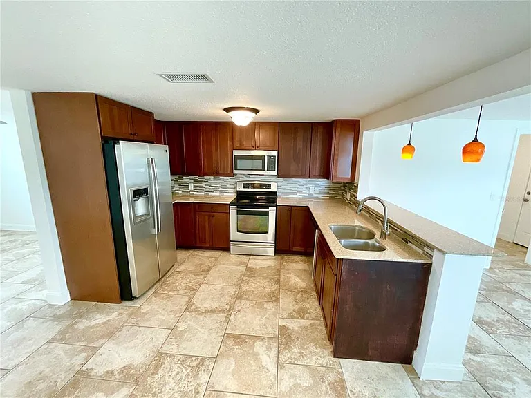 4233 Belle Isle Ct — Photo 2
