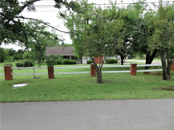 504 W Rose Dr, Tecumseh, OK 74873