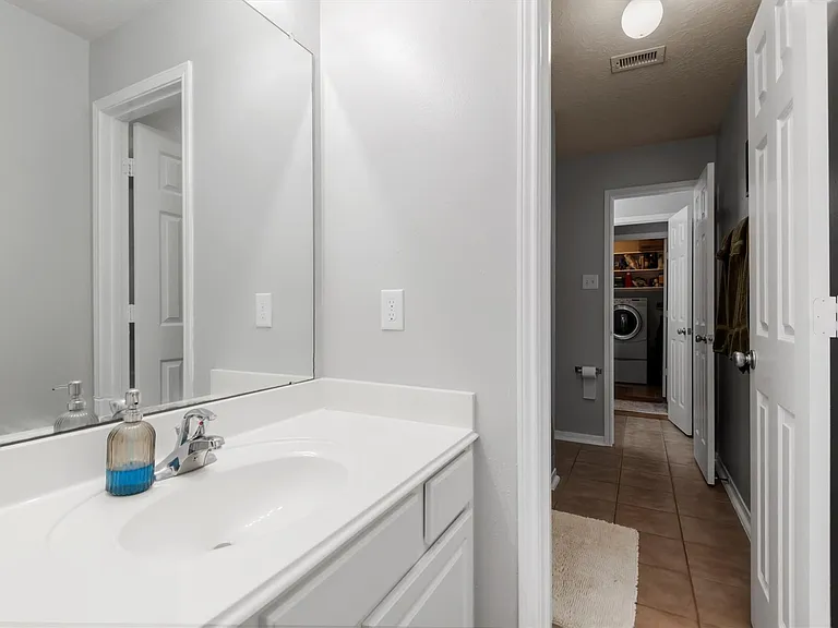 5614 Savannah Woods Ln — Photo 13