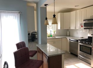 30 Drew St, Valley Stream, NY 11581