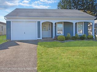 22 Woodstock La, Manchester, NJ 08759