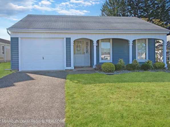 22 Woodstock La, Manchester, NJ 08759